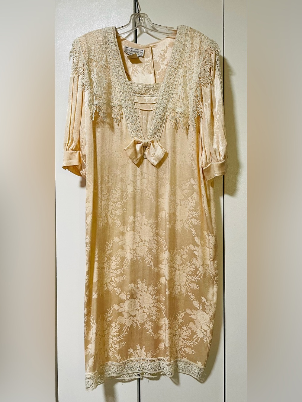 Vintage 80s Jessica McClintock Champagne Floral Satin Nightdress with Lace Trim